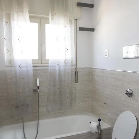 לינה וארוחת בוקר Casa Luisa *
