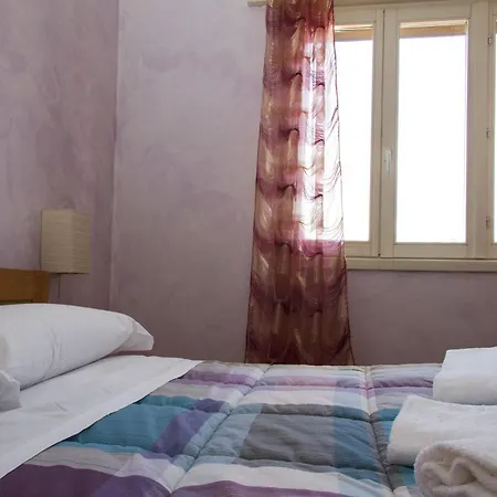 לינה וארוחת בוקר Casa Luisa *